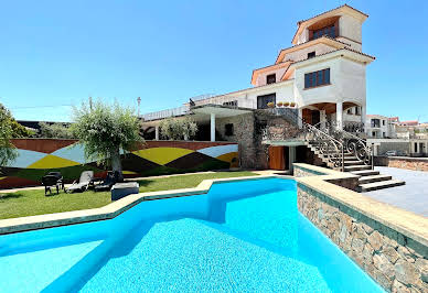 House with pool 3