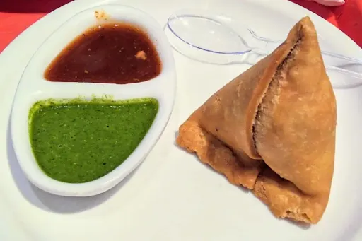 Samosa With Aloo Ki Sabzi