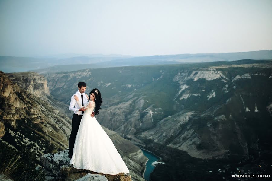 Fotógrafo de casamento Alisheykh Shakhmedov (alisheihphoto). Foto de 4 de setembro 2014