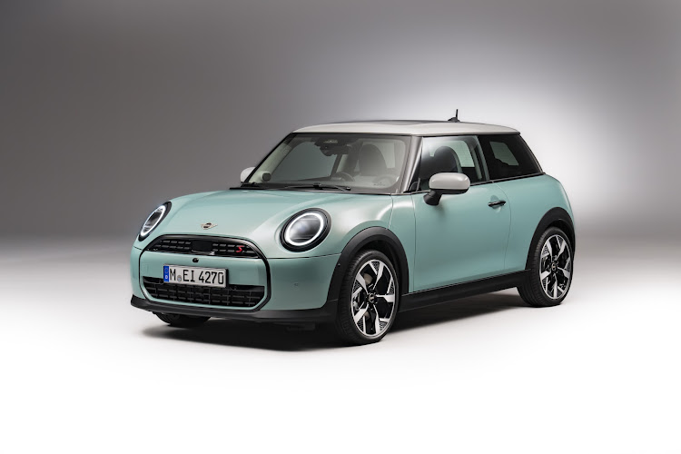 The fourth-generation combustion engine Mini Cooper is a dead ringer for its electric sibling launched in 2023.