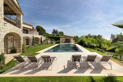 Seaside property with pool 5