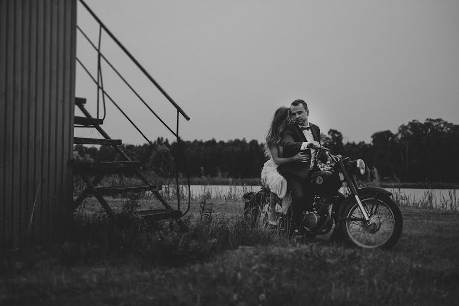 Fotografer pernikahan Tomasz Mosiądz (vintageartstudio). Foto tanggal 6 Juli 2017