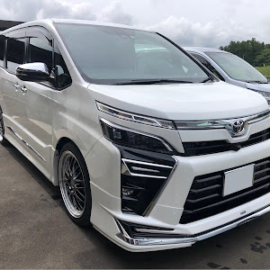 ヴォクシー ZRR85W