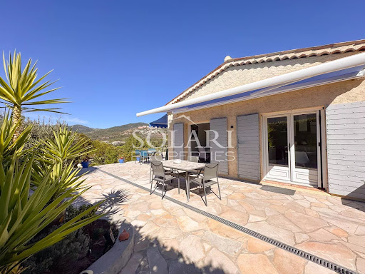 Villa avec piscine et terrasse 5