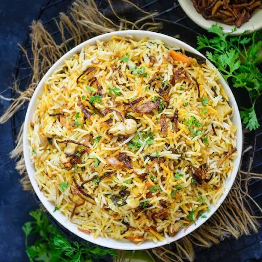 Veg Biryani With Raita