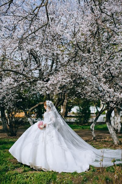 Fotografo di matrimoni Medina Garunova (nikki). Foto del 12 aprile 2016