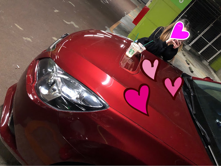 レガシィB4のiPhone撮影・彼女と愛車・ドライブ・スタバ・カーテュンズに関するカスタム事例の投稿画像1枚目