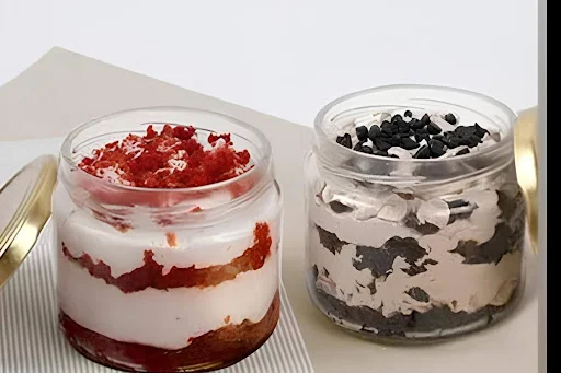 Red Velvet Cake And Chocolate Choco Chip Cake In Jar [2 Pieces]