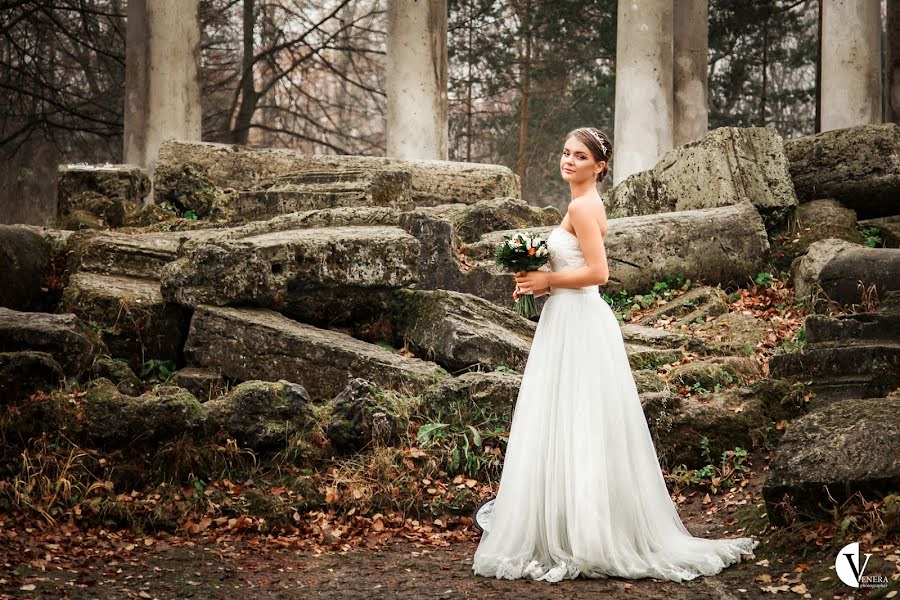 Fotógrafo de casamento Venera Voyuckaya (venerafoto). Foto de 6 de novembro 2015