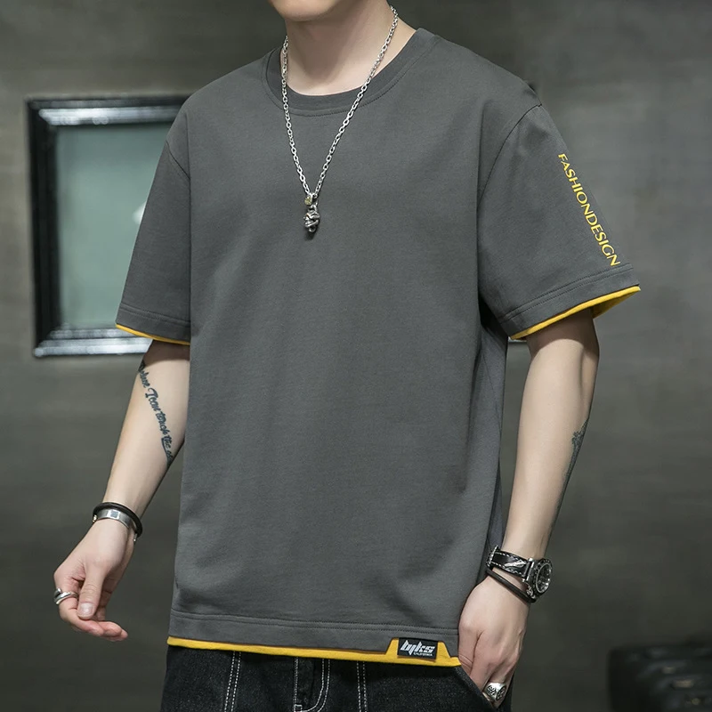 T-shirt homme manches courtes en coton. Confortable, respirante, parfaite pour un look décontracté et stylé, idéale pour les journées chaudes.