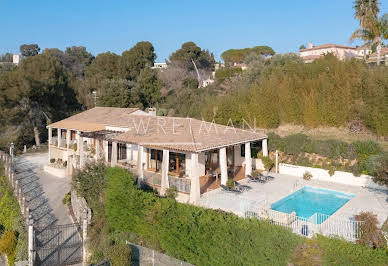 Maison avec piscine et jardin 5