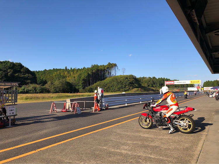 kan_yoさんが投稿したYouTube・GPZ900R・鈴鹿ツインサーキット・走行会・Insta360onerに関するカスタム事例の投稿画像3枚目