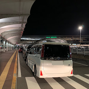 ノア ZWR80W