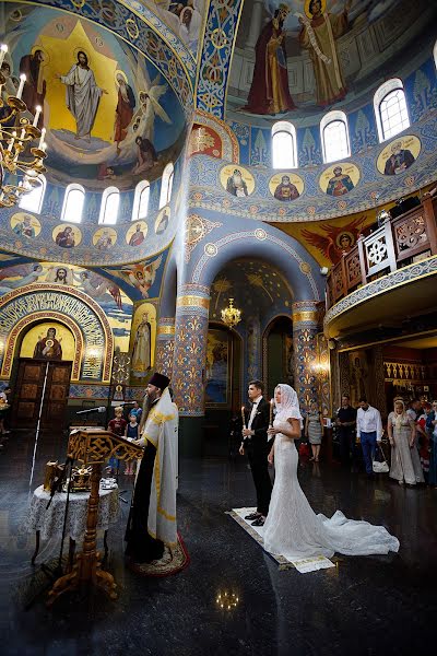 Fotografo di matrimoni Denis Akimov (antismoke). Foto del 11 febbraio 2020