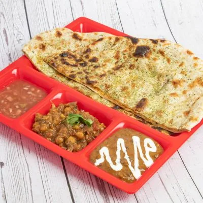 Paneer Pyaz Chur Chur Naan Chole + Dal Makhni + Khatti-Mithi Imli Ki Chutney