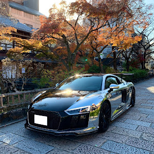 R8 クーペ