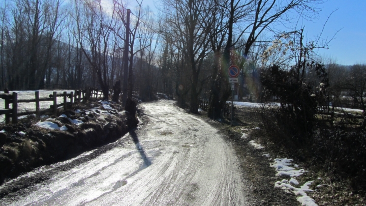 Attenzione ! Ghiaccio sulla strada di  Antonella Giuliani 