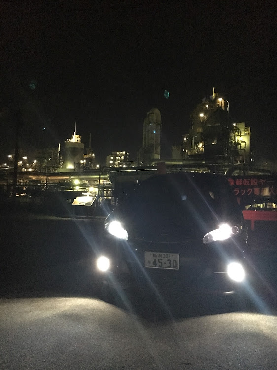 ウィッシュのプチ旅行・工場夜景・洗車したい…・弄りたいけど知識無い😭に関するカスタム事例の投稿画像2枚目