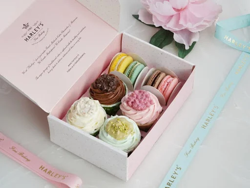 Pack Of 4 Crocante Cupcakes And 4 Macarons