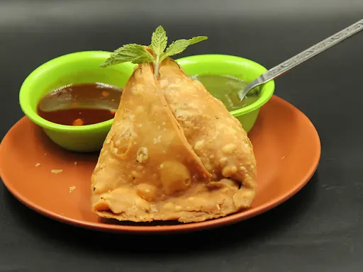 Samosa With Chutney [1 Piece]