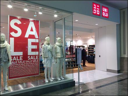 UNIQLO Sale Mantra Signage | Store design interior, Uniqlo, Store signage