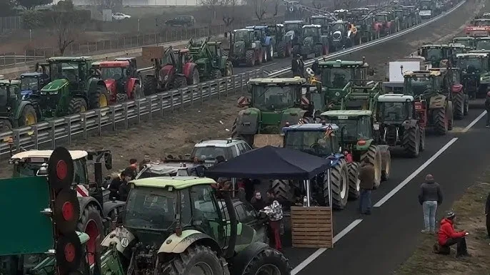 Na protestima poljskih farmera poziv Putinu da 'zavede red' u Ukrajini i Poljskoj