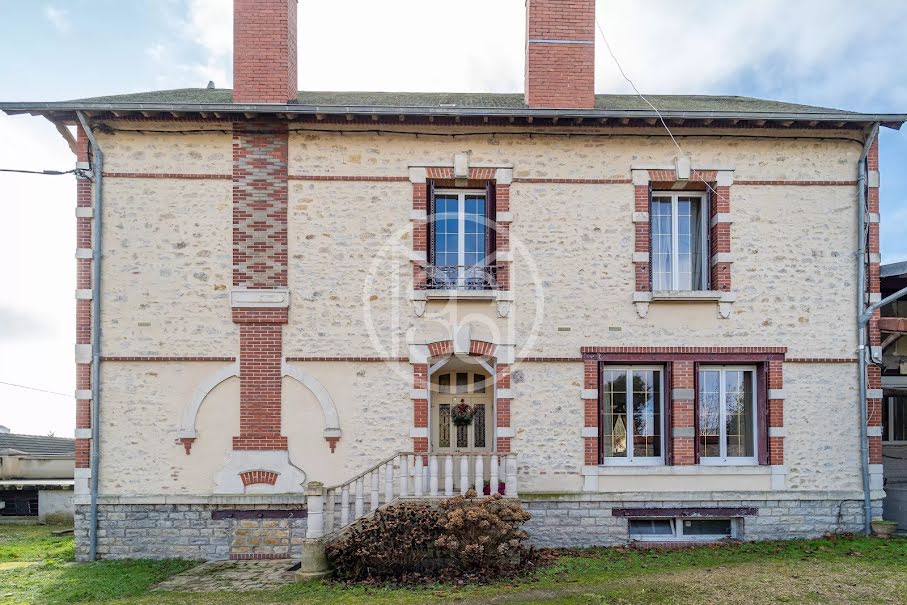 Vente maison 9 pièces 300 m² à Vierzon (18100), 348 000 €