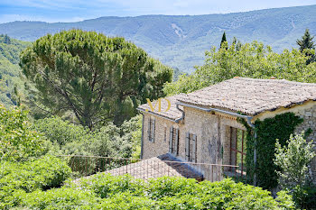 propriété à Saint-Martin-de-Castillon (84)