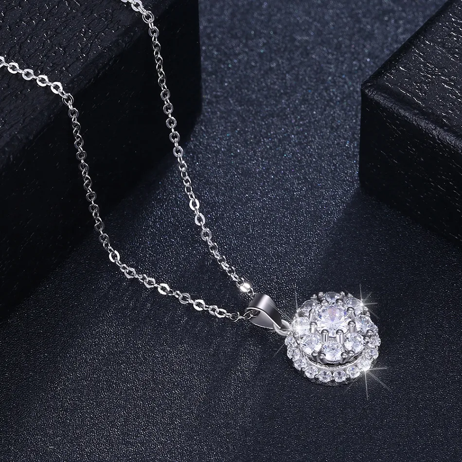 Collier de clavicule rotatif en argent sterling pour femme, élégant et polyvalent, sublime le décolleté, offre brillance et mouvement, parfait pour toutes occasions.