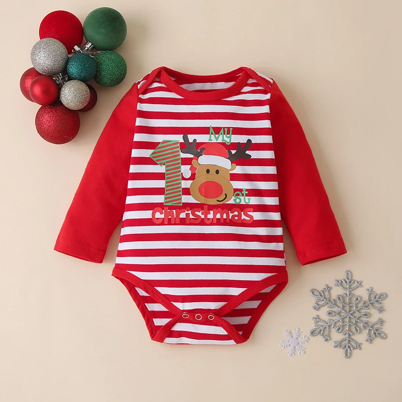 Macacão listrado estilo europeu e americano com capuz para o Natal. Roupa infantil confortável e estilosa para celebrar a época festiva.