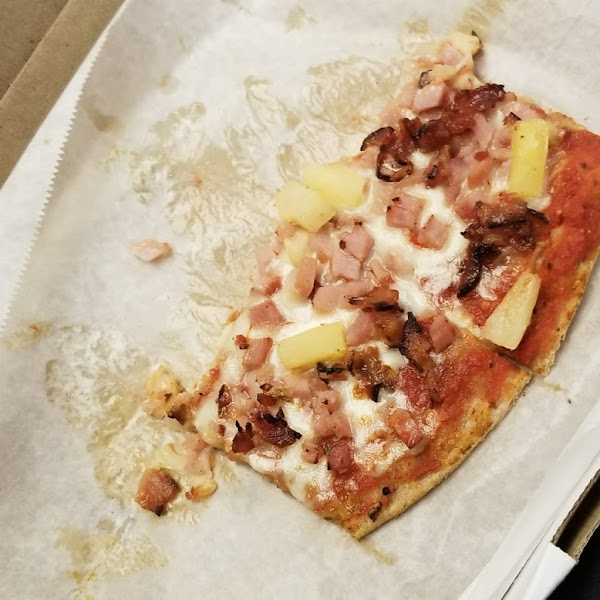 this is some seriously good gluten free pizza.