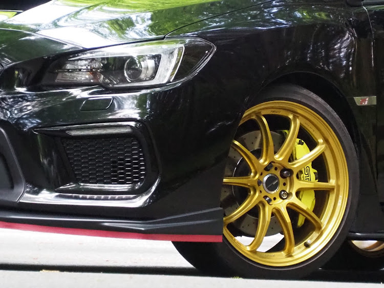 WRX STIの蛍光イエロー・こっそりリニューアル計画中🙊・自然に溶け込む⁉️・帝人アカデミー富士・撮影会に関するカスタム事例の投稿画像2枚目