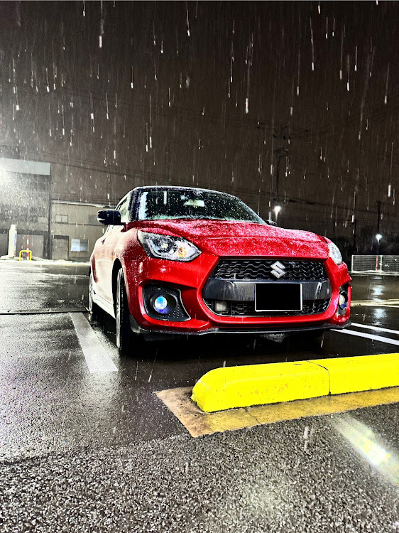スイフトスポーツの愛車の表情・さむい・冬ですねに関するカスタム事例の投稿画像1枚目