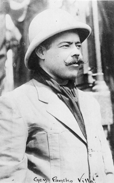 Pancho Villa con su caballo siete leguas 3.jpg