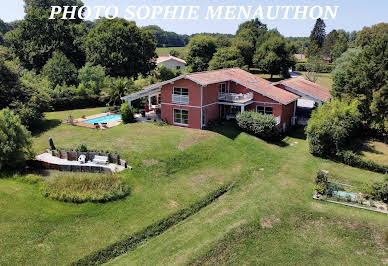 House with pool and terrace 8