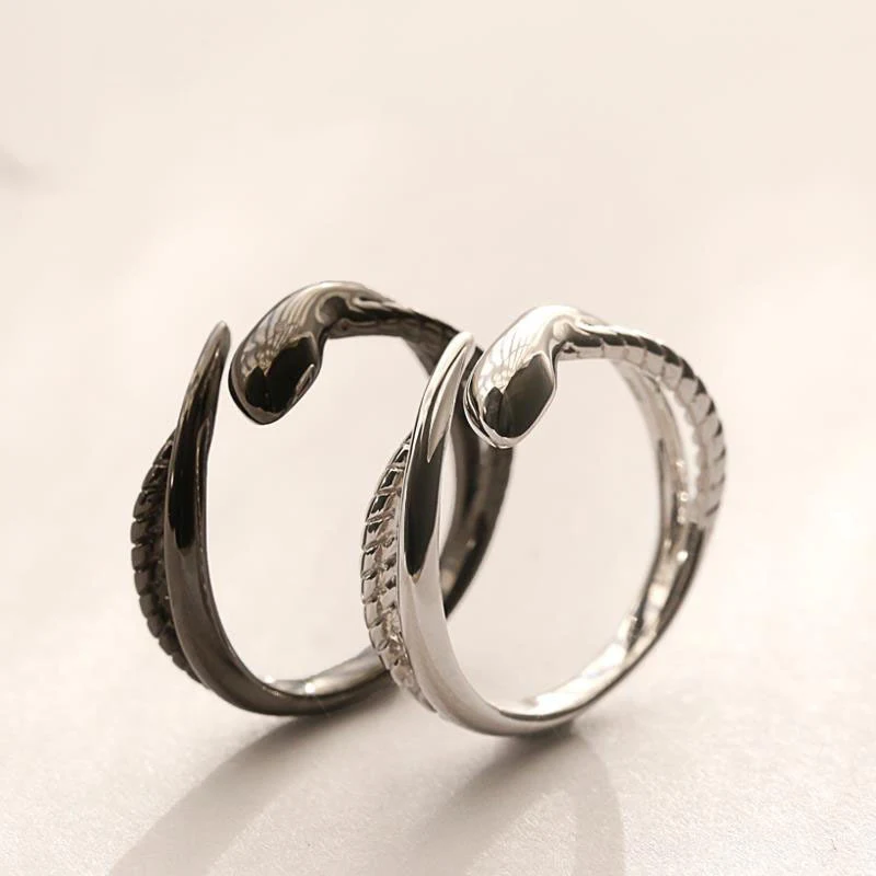 Bague de couple serpent en corde pour hommes et femmes, une paire tendance. Design unique et symbolique, parfait pour les couples.