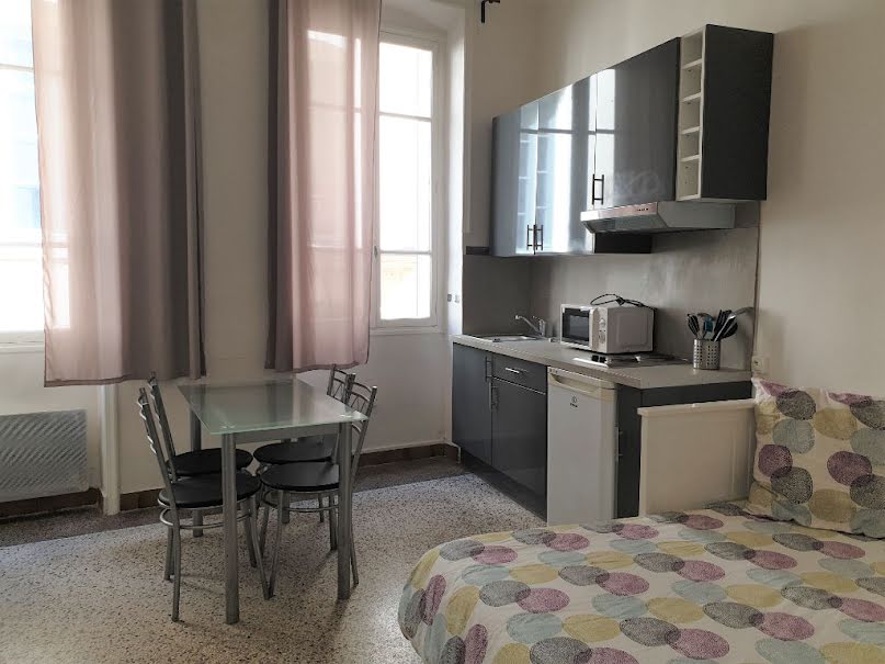 Location meublée appartement 1 pièce 20 m² à Nimes (30000), 448 €