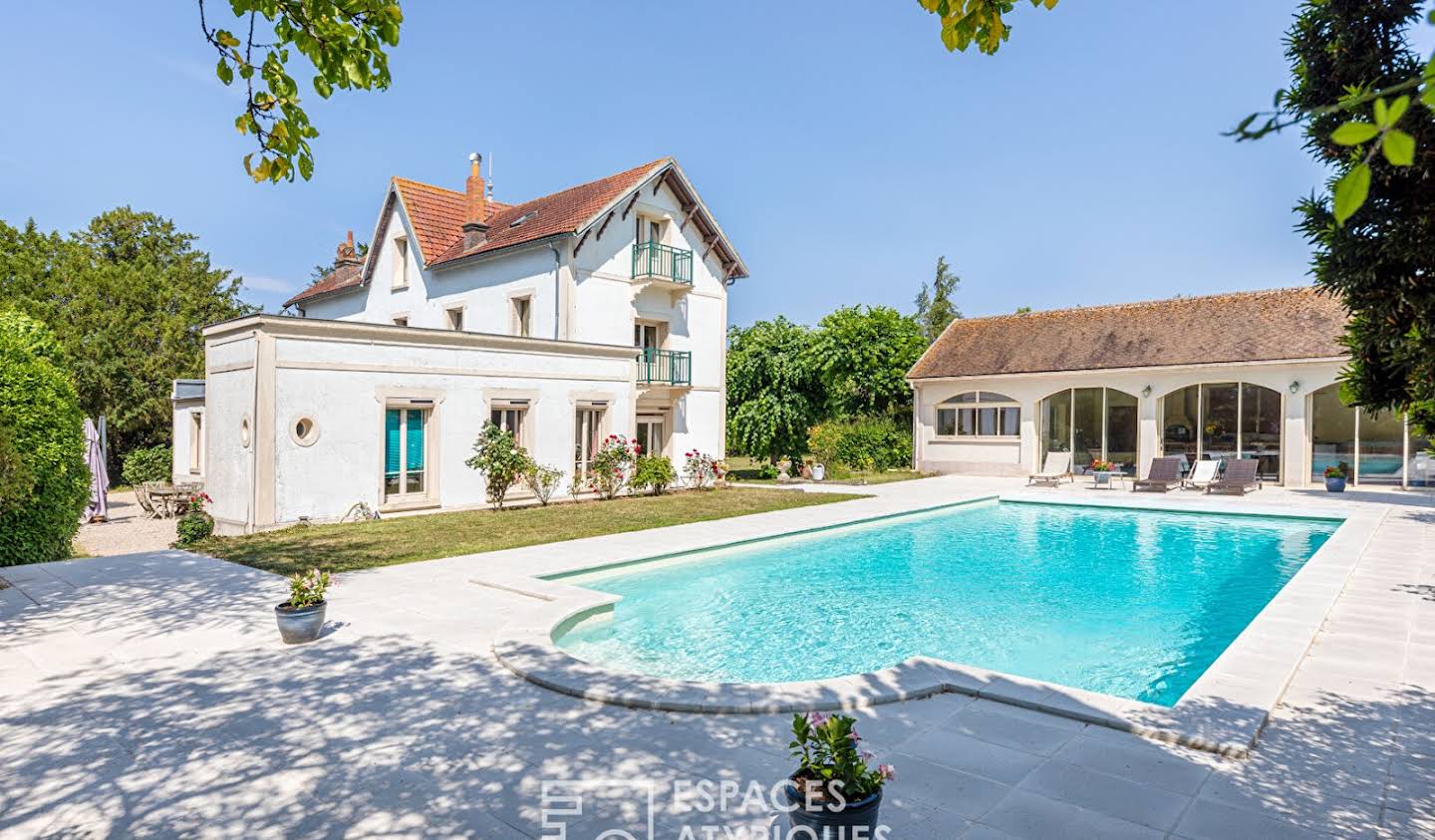 Maison avec piscine et terrasse Soindres