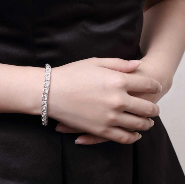 Neue Damen Silber Armband mit Kreuz Mehrschichtig, Spitzen-Webart, dick. Stilvoller Look. Perfekt für jeden Anlass.