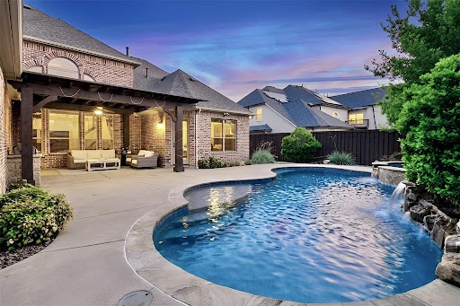 House with pool 2