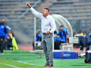 SuperSport United head coach Eric Tinkler reacts reacts on the touchline during the Absa Premiership match against Mamelodi Sundowns at Lucas Moripe Stadium, Pretoria on 2 February 2018.