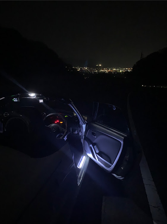 コペンのコペンl880k・愛車が好き過ぎる・コペン乗りと繋がりたい・スカッフプレート取付に関するカスタム事例の投稿画像2枚目