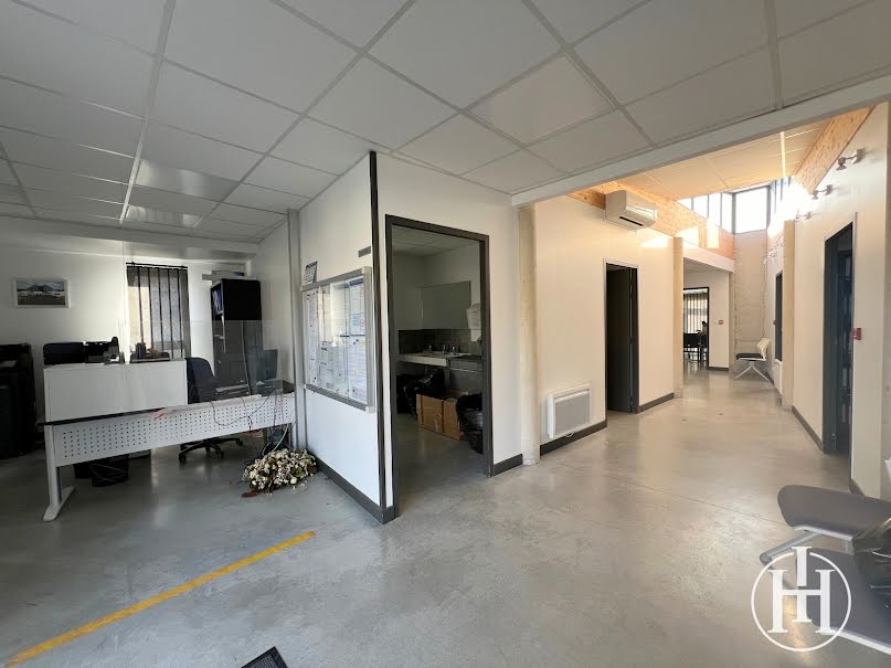 Vente locaux professionnels  1141 m² à Saint-Amand-Montrond (18200), 484 100 €