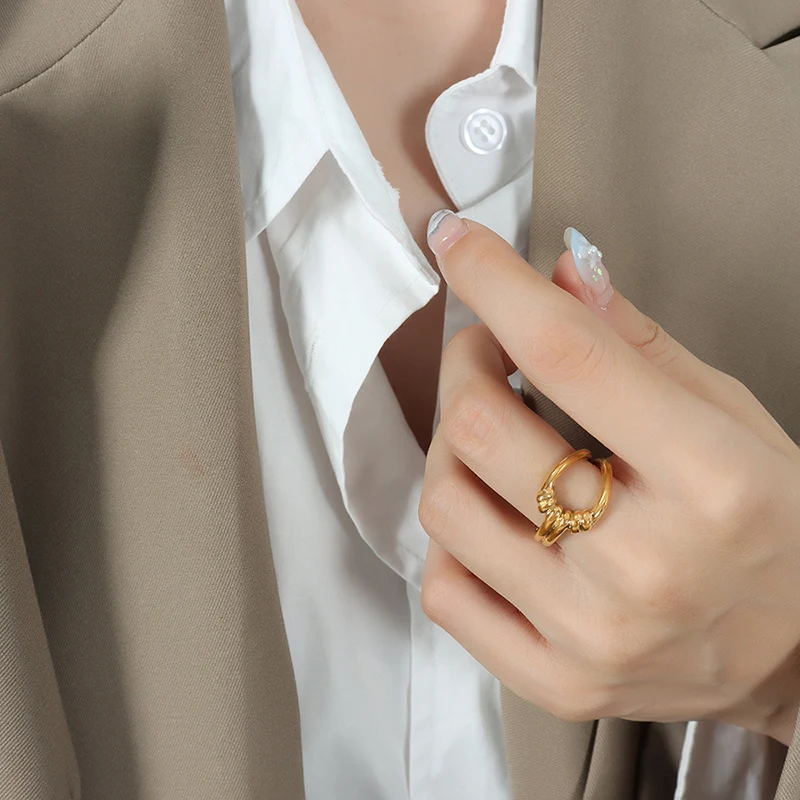 Titanium Stalen Holle Ring voor Dames Elegante Sieraden Waterbestendig Duurzaam Modern Design Perfect voor Dagelijks Gebruik en Speciale Gelegenheden Lichtgewicht