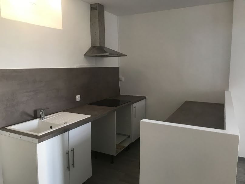 Location  appartement 1 pièce 40 m² à Nimes (30000), 536 €