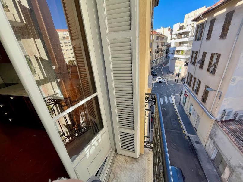 Location meublée appartement 3 pièces 67 m² à Nice (06000), 1 250 €