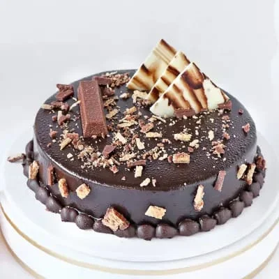 Crunchy Kit Kat Cake [ Eggless ]