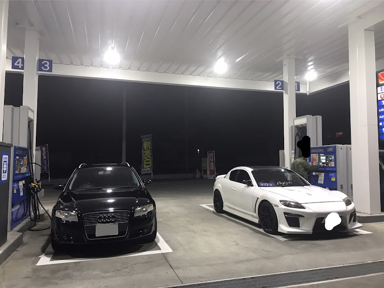 A4 アバントのアウディ・アウディＡ４アバント・ガソスタ映え・2019ベストショット・RX-8 SE3Pに関するカスタム事例の投稿画像2枚目