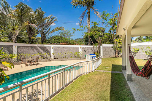 Maison avec piscine et jardin 3