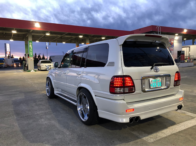 ランドクルーザー100のバズレイア・自己満カスタム・夕方洗車に関するカスタム事例の投稿画像3枚目